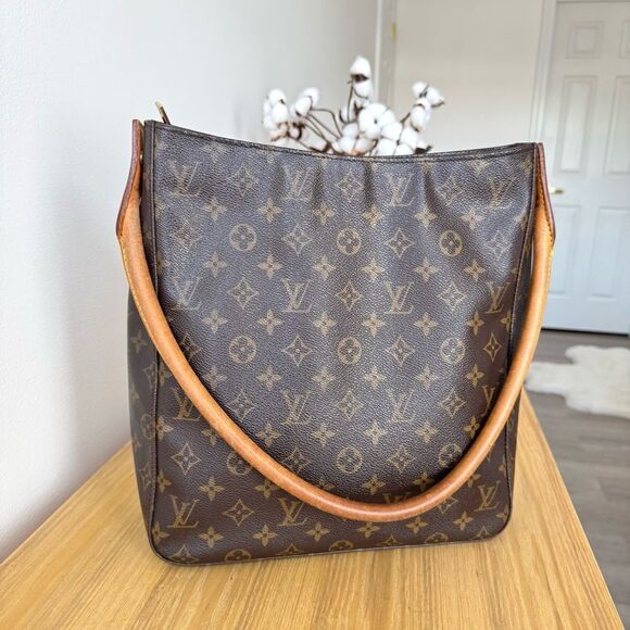 ✅AUTHENTIC✅LOUIS VUITTON LOOPING GM - Picture 11 of 15